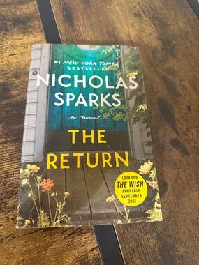 Nicholas Sparks The Return - Paperback Book (Yellow Accents)